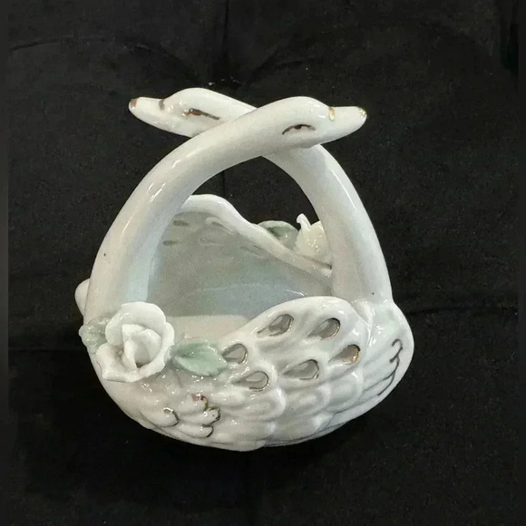 Vintage Other - Vintage Swan Basket Cottagecore Ceramic Decor